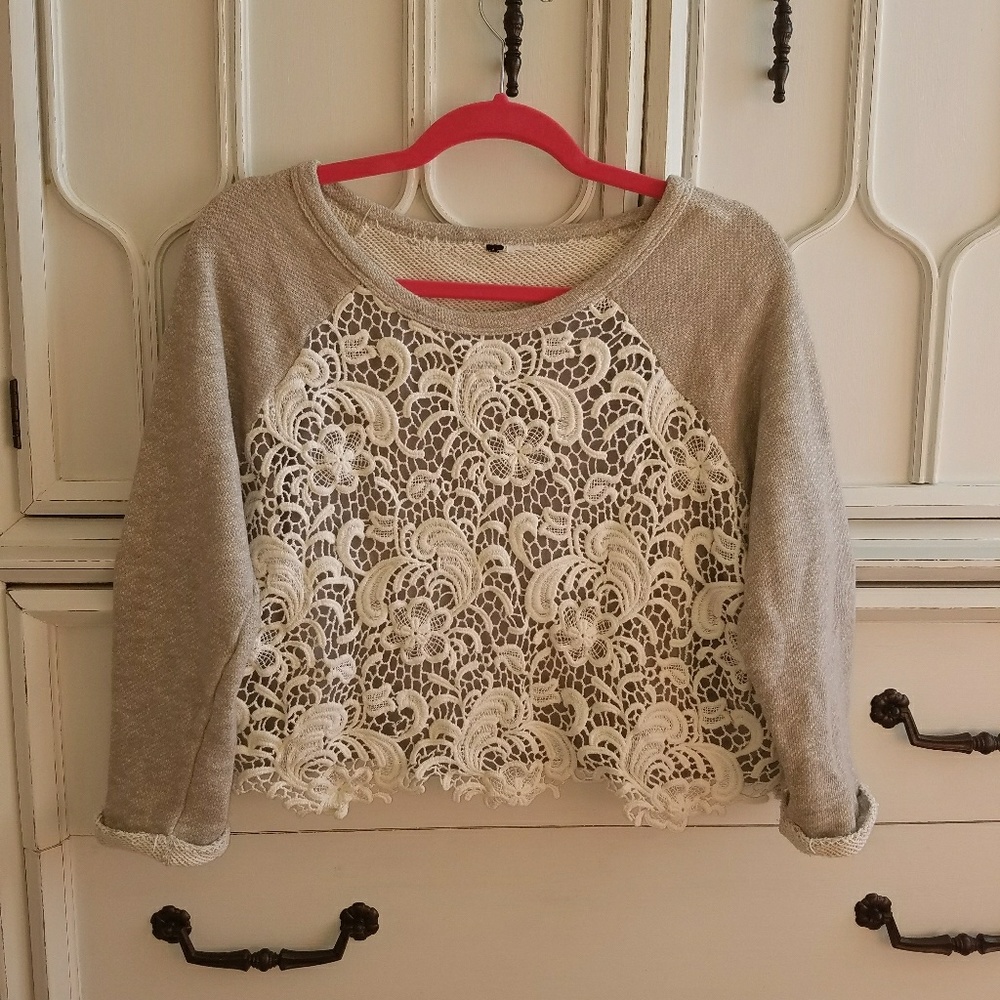 Grey shirt with white deatailling
